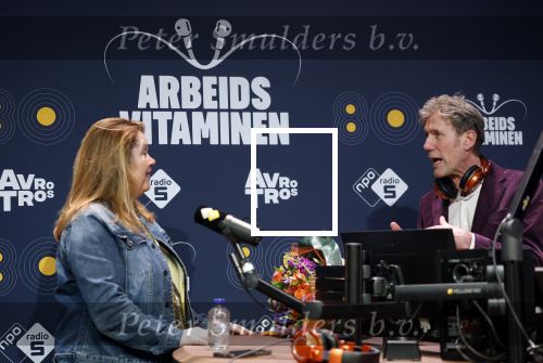 Hilversum 19 februari 2026
Rick van Velthuysen, Bas Westerweel, Hans Schiffers en Mirjam Verhoef tijdens de viering van het 80-jarig jubileum van Arbeidsvitaminen. Het langstlopende nationale radioprogramma viert dit met een live-uitzending vanuit de Vioolkist in Hilversum
