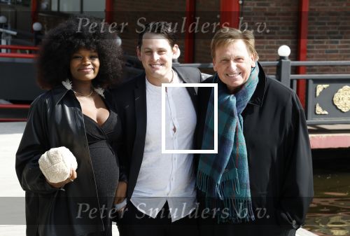 Amsterdam 21 april 2024
Jordy Huisman van Kris Kross Amsterdam viert zijn 40e verjaardag met een boottocht door de grachten van Amsterdam. Henny Huisman met zijn zwangere Kleindochter Emma Lacroix en haar vriend, cabaretier/presentator Maurits Hazeleger