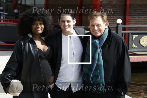 Amsterdam 21 april 2024
Jordy Huisman van Kris Kross Amsterdam viert zijn 40e verjaardag met een boottocht door de grachten van Amsterdam. Henny Huisman met zijn zwangere Kleindochter Emma Lacroix en haar vriend, cabaretier/presentator Maurits Hazeleger