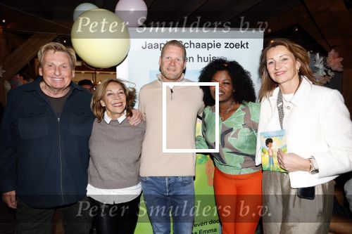 Castricum 22 maart 2025
Boek presentatie Emma Lacroix de kleindochter van Henny Huisman en Lia Huisman . Haar verloofde Maurits presenteerde de middag . Henny ontving het eerste boek in restaurant het Ruyterhuis. Het Ruyterhuis is van Nikkie en Frank Lacroix de ouders van Emma.