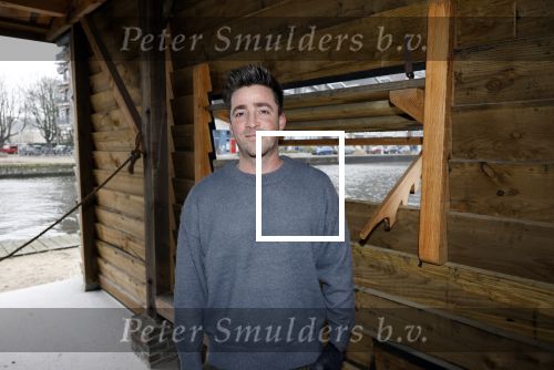 Amsterdam 30 januari 2026
Buiten gewone gezinnen, het nieuwe boek van acteur, columnist en podcastmaker Diego Gonzalez-Clark is vandaag gepresenteerd. Chantal Janzen ontving het eerste boek . Hugo Kennis