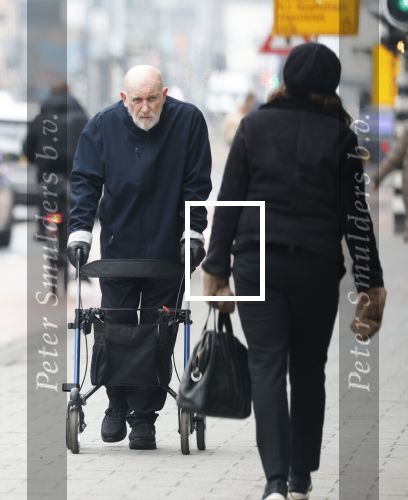 Amsterdam 28 januari 2026
Hugo Metsers wandelend met rollator op straat in Amsterdam zuid.
