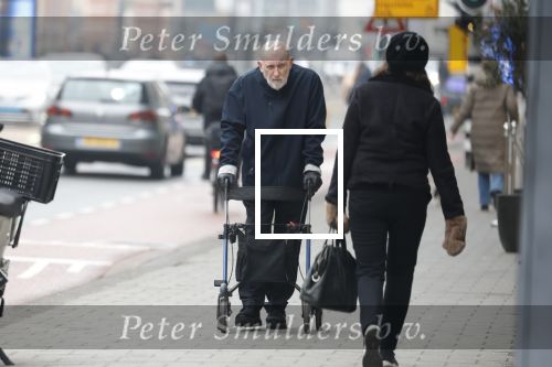 Amsterdam 28 januari 2026
Hugo Metsers wandelend met rollator op straat in Amsterdam zuid.