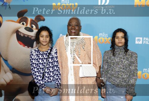 Amsterdam 24 januari 2026
Premiere Miss Molly in Tuschinski met in de cast oa Sarah Bannier (zwanger) en Carice v Houten . Jetty Mathurin