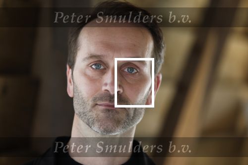Amsterdam 30 januari 2026
Buiten gewone gezinnen, het nieuwe boek van acteur, columnist en podcastmaker Diego Gonzalez-Clark is vandaag gepresenteerd. Chantal Janzen ontving het eerste boek . Joris Ruys