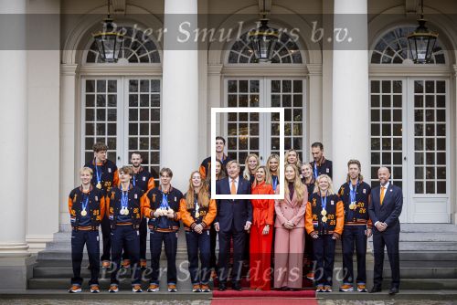 Den Haag 24 Februari 2026
De Olympische medaillewinnaars op bezoek bij de Koninklijke Familie
Vlnr:

Friso Emons

Teun Boer

Jens v t Wout

Itzhak de Laat

Melle v t Wout

Antoinette Rijpma-de Jong

Femke Kok

Jenning de Boo

Koning Willem Alexander

Marijke Groenewoud

Koningin Maxima

Jutta Leerdam

Prinses Amalia

Joy Beune

Merel Conijn

Kjeld Nuis

Xandra Velzeboer

Jorrit Bergsma