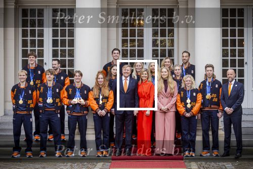 Den Haag 24 Februari 2026
De Olympische medaillewinnaars op bezoek bij de Koninklijke Familie
Vlnr:

Friso Emons

Teun Boer

Jens v t Wout

Itzhak de Laat

Melle v t Wout

Antoinette Rijpma-de Jong

Femke Kok

Jenning de Boo

Koning Willem Alexander

Marijke Groenewoud

Koningin Maxima

Jutta Leerdam

Prinses Amalia

Joy Beune

Merel Conijn

Kjeld Nuis

Xandra Velzeboer

Jorrit Bergsma