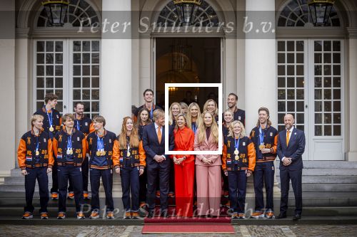Den Haag 24 Februari 2026
De Olympische medaillewinnaars op bezoek bij de Koninklijke Familie
Vlnr:

Friso Emons

Teun Boer

Jens v t Wout

Itzhak de Laat

Melle v t Wout

Antoinette Rijpma-de Jong

Femke Kok

Jenning de Boo

Koning Willem Alexander

Marijke Groenewoud

Koningin Maxima

Jutta Leerdam

Prinses Amalia

Joy Beune

Merel Conijn

Kjeld Nuis

Xandra Velzeboer

Jorrit Bergsma