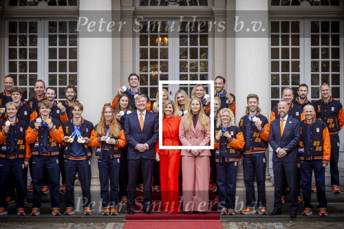 Den Haag 24 Februari 2026
De Olympische medaillewinnaars op bezoek bij de Koninklijke Familie
Vlnr:

Friso Emons

Teun Boer

Jens v t Wout

Itzhak de Laat

Melle v t Wout

Antoinette Rijpma-de Jong

Femke Kok

Jenning de Boo

Koning Willem Alexander

Marijke Groenewoud

Koningin Maxima

Jutta Leerdam

Prinses Amalia

Joy Beune

Merel Conijn

Kjeld Nuis

Xandra Velzeboer

Jorrit Bergsma
