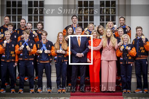 Den Haag 24 Februari 2026
De Olympische medaillewinnaars op bezoek bij de Koninklijke Familie
Vlnr:

Friso Emons

Teun Boer

Jens v t Wout

Itzhak de Laat

Melle v t Wout

Antoinette Rijpma-de Jong

Femke Kok

Jenning de Boo

Koning Willem Alexander

Marijke Groenewoud

Koningin Maxima

Jutta Leerdam

Prinses Amalia

Joy Beune

Merel Conijn

Kjeld Nuis

Xandra Velzeboer

Jorrit Bergsma