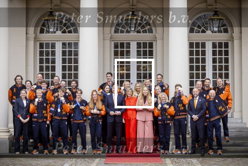 Den Haag 24 Februari 2026
De Olympische medaillewinnaars op bezoek bij de Koninklijke Familie
Vlnr:

Friso Emons

Teun Boer

Jens v t Wout

Itzhak de Laat

Melle v t Wout

Antoinette Rijpma-de Jong

Femke Kok

Jenning de Boo

Koning Willem Alexander

Marijke Groenewoud

Koningin Maxima

Jutta Leerdam

Prinses Amalia

Joy Beune

Merel Conijn

Kjeld Nuis

Xandra Velzeboer

Jorrit Bergsma