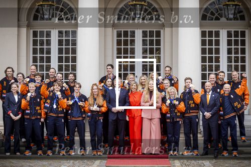 Den Haag 24 Februari 2026
De Olympische medaillewinnaars op bezoek bij de Koninklijke Familie
Vlnr:

Friso Emons

Teun Boer

Jens v t Wout

Itzhak de Laat

Melle v t Wout

Antoinette Rijpma-de Jong

Femke Kok

Jenning de Boo

Koning Willem Alexander

Marijke Groenewoud

Koningin Maxima

Jutta Leerdam

Prinses Amalia

Joy Beune

Merel Conijn

Kjeld Nuis

Xandra Velzeboer

Jorrit Bergsma