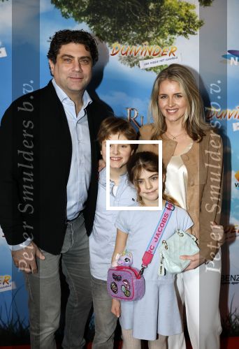 Amsterdam 31 januari 2026
Premiere Duivinder in het VUE  theater . Liza Sips kwam met haar man Ralph Manheim en hun kinderen 5