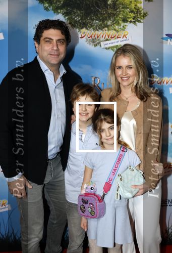 Amsterdam 31 januari 2026
Premiere Duivinder in het VUE  theater . Liza Sips kwam met haar man Ralph Manheim en hun kinderen 5
