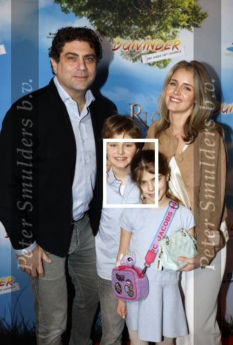 Amsterdam 31 januari 2026
Premiere Duivinder in het VUE  theater . Liza Sips kwam met haar man Ralph Manheim en hun kinderen 5