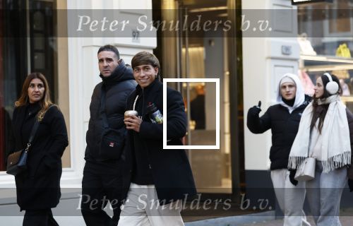 Amsterdam 16 februari 2026
Maher Carizzo ( Ajax en Argentinie) met zijn familie op de pc hooftstraat .