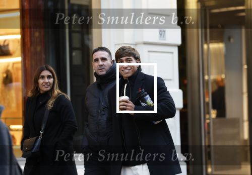 Amsterdam 16 februari 2026
Maher Carizzo ( Ajax en Argentinie) met zijn familie op de pc hooftstraat .