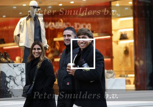 Amsterdam 16 februari 2026
Maher Carizzo ( Ajax en Argentinie) met zijn familie op de pc hooftstraat .