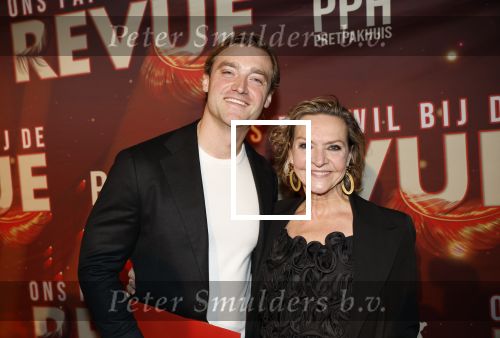 Amsterdam 26 januari 2026
Premiere ons pap wil bij de revue in het deLaMar theater . Mariska v Kolck kwam met haar zoon