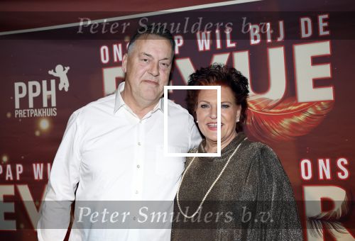 Amsterdam 26 januari 2026
Premiere ons pap wil bij de revue in het deLaMar theater . marjolein Touw met partner