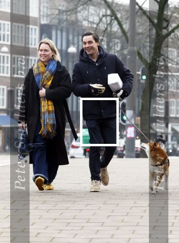 Amsterdam 31 januari 2026
Mark Baanders met zijn hond en een vriendin op straat in Amsterdam zuid .