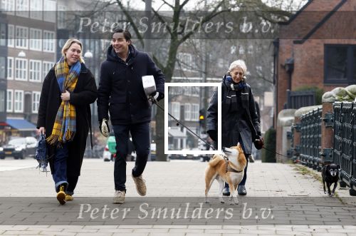 Amsterdam 31 januari 2026
Mark Baanders met zijn hond en een vriendin op straat in Amsterdam zuid .