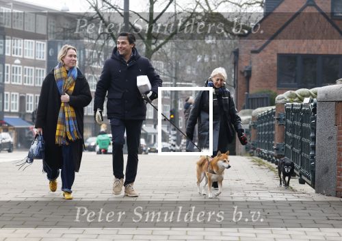 Amsterdam 31 januari 2026
Mark Baanders met zijn hond en een vriendin op straat in Amsterdam zuid .