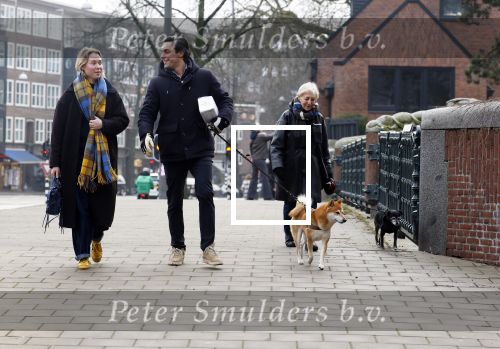 Amsterdam 31 januari 2026
Mark Baanders met zijn hond en een vriendin op straat in Amsterdam zuid .