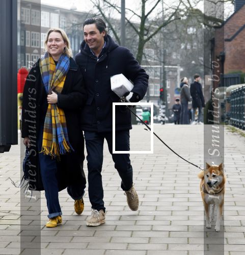 Amsterdam 31 januari 2026
Mark Baanders met zijn hond en een vriendin op straat in Amsterdam zuid .