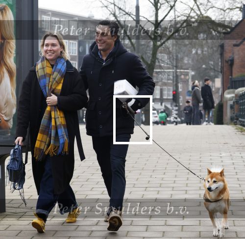 Amsterdam 31 januari 2026
Mark Baanders met zijn hond en een vriendin op straat in Amsterdam zuid .
