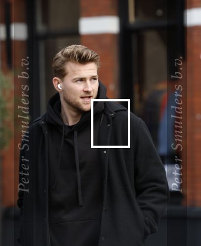 Amsterdam 16 februari 2026
Matthijs de Li9gt eerst alleen in Amsterdam zuid en half uur laten met de moeder van zijn vrouw Annekee Molenaar . Ze liepen samen het vondelpark in .