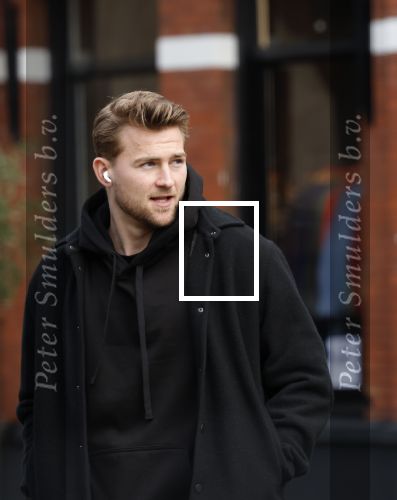 Amsterdam 16 februari 2026
Matthijs de Li9gt eerst alleen in Amsterdam zuid en half uur laten met de moeder van zijn vrouw Annekee Molenaar . Ze liepen samen het vondelpark in .