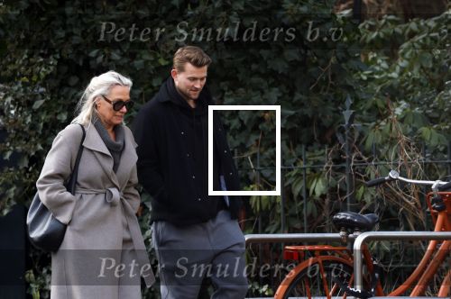 Amsterdam 16 februari 2026
Matthijs de Li9gt eerst alleen in Amsterdam zuid en half uur laten met de moeder van zijn vrouw Annekee Molenaar . Ze liepen samen het vondelpark in .