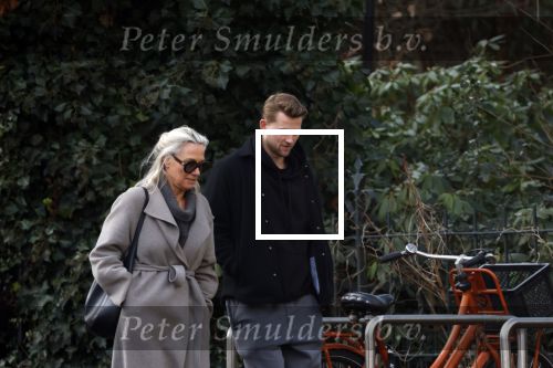 Amsterdam 16 februari 2026
Matthijs de Li9gt eerst alleen in Amsterdam zuid en half uur laten met de moeder van zijn vrouw Annekee Molenaar . Ze liepen samen het vondelpark in .