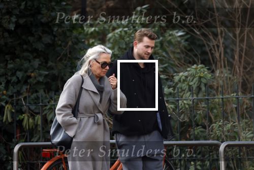 Amsterdam 16 februari 2026
Matthijs de Li9gt eerst alleen in Amsterdam zuid en half uur laten met de moeder van zijn vrouw Annekee Molenaar . Ze liepen samen het vondelpark in .