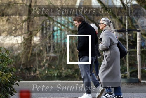 Amsterdam 16 februari 2026
Matthijs de Li9gt eerst alleen in Amsterdam zuid en half uur laten met de moeder van zijn vrouw Annekee Molenaar . Ze liepen samen het vondelpark in .