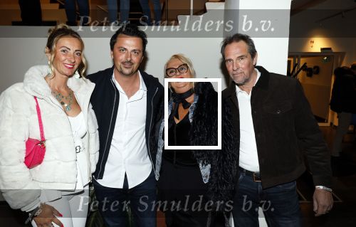 Tilburg 29 januari 2026
Premiere de Bevers in de schouwburg van Tilburg . John de Bever en Kees de Bever geven een voorstelling met oa Bas Muijs Adje v Bavel en Mariska v Kolck. Mike Hansler Monique Hansler Peter Hansler en Veerle Deurloo kwamen ook naar de premiere