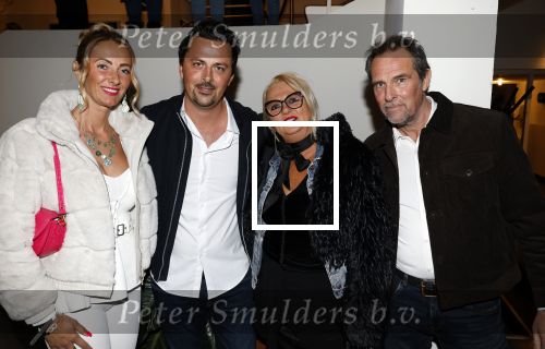 Tilburg 29 januari 2026
Premiere de Bevers in de schouwburg van Tilburg . John de Bever en Kees de Bever geven een voorstelling met oa Bas Muijs Adje v Bavel en Mariska v Kolck. Mike Hansler Monique Hansler Peter Hansler en Veerle Deurloo kwamen ook naar de premiere