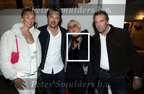 Tilburg 29 januari 2026
Premiere de Bevers in de schouwburg van Tilburg . John de Bever en Kees de Bever geven een voorstelling met oa Bas Muijs Adje v Bavel en Mariska v Kolck. Mike Hansler Monique Hansler Peter Hansler en Veerle Deurloo kwamen ook naar de premiere