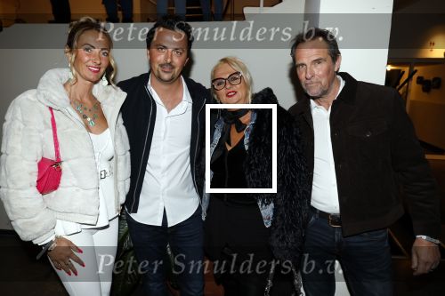 Tilburg 29 januari 2026
Premiere de Bevers in de schouwburg van Tilburg . John de Bever en Kees de Bever geven een voorstelling met oa Bas Muijs Adje v Bavel en Mariska v Kolck. Mike Hansler Monique Hansler Peter Hansler en Veerle Deurloo kwamen ook naar de premiere