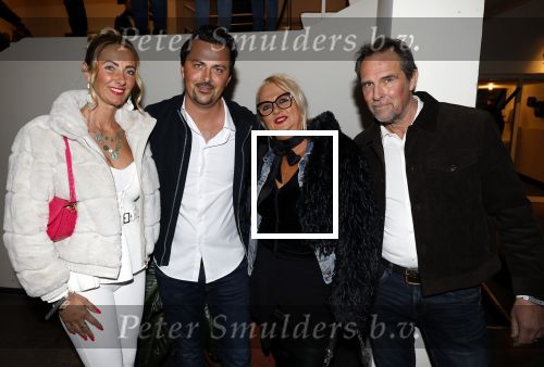 Tilburg 29 januari 2026
Premiere de Bevers in de schouwburg van Tilburg . John de Bever en Kees de Bever geven een voorstelling met oa Bas Muijs Adje v Bavel en Mariska v Kolck. Mike Hansler Monique Hansler Peter Hansler en Veerle Deurloo kwamen ook naar de premiere