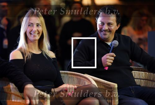 Den Bosch 7 februari 2026
De Hanslers , Monique Hansler Peter Hansler Mike Hansler en zijn vriendin op het vakantiefestival in de brabanthallen in Den Bosch . Khalid Kasem intervieuwde hen in de stand van Prijsvrij.
