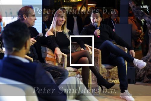 Den Bosch 7 februari 2026
De Hanslers , Monique Hansler Peter Hansler Mike Hansler en zijn vriendin op het vakantiefestival in de brabanthallen in Den Bosch . Khalid Kasem intervieuwde hen in de stand van Prijsvrij.
