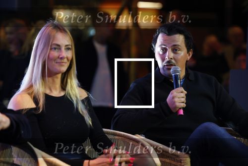 Den Bosch 7 februari 2026
De Hanslers , Monique Hansler Peter Hansler Mike Hansler en zijn vriendin op het vakantiefestival in de brabanthallen in Den Bosch . Khalid Kasem intervieuwde hen in de stand van Prijsvrij.