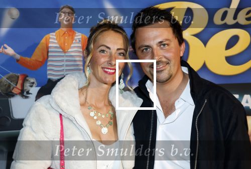 Tilburg 29 januari 2026
Premiere de Bevers in de schouwburg van Tilburg . John de Bever en Kees de Bever geven een voorstelling met oa Bas Muijs Adje v Bavel en Mariska v Kolck. Mike Hansler Monique Hansler Peter Hansler en Veerle Deurloo kwamen ook naar de premiere