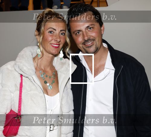 Tilburg 29 januari 2026
Premiere de Bevers in de schouwburg van Tilburg . John de Bever en Kees de Bever geven een voorstelling met oa Bas Muijs Adje v Bavel en Mariska v Kolck. Mike Hansler Monique Hansler Peter Hansler en Veerle Deurloo kwamen ook naar de premiere