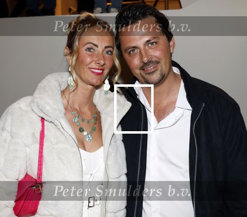 Tilburg 29 januari 2026
Premiere de Bevers in de schouwburg van Tilburg . John de Bever en Kees de Bever geven een voorstelling met oa Bas Muijs Adje v Bavel en Mariska v Kolck. Mike Hansler Monique Hansler Peter Hansler en Veerle Deurloo kwamen ook naar de premiere