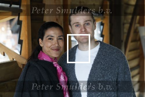 Amsterdam 30 januari 2026
Buiten gewone gezinnen, het nieuwe boek van acteur, columnist en podcastmaker Diego Gonzalez-Clark is vandaag gepresenteerd. Chantal Janzen ontving het eerste boek . Moise Trustfull en Kaj v d Voort