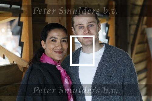 Amsterdam 30 januari 2026
Buiten gewone gezinnen, het nieuwe boek van acteur, columnist en podcastmaker Diego Gonzalez-Clark is vandaag gepresenteerd. Chantal Janzen ontving het eerste boek . Moise Trustfull en Kaj v d Voort