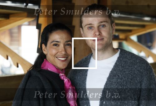 Amsterdam 30 januari 2026
Buiten gewone gezinnen, het nieuwe boek van acteur, columnist en podcastmaker Diego Gonzalez-Clark is vandaag gepresenteerd. Chantal Janzen ontving het eerste boek . Moise Trustfull en Kaj v d Voort